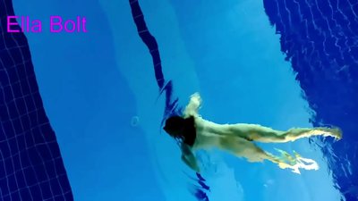 ELLA BOLT kurort hovuzunda çılpaq halda üzən gənc sarışına baxmağa dayana bilmirəm