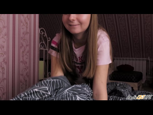 ❤️ Blondie onun BFF-ni dərindən sorur və ağzına boşaldır ❤️ Porn video bizdə ️❤